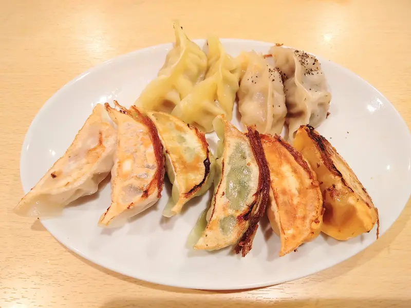 さんくみ_焼餃子5種食べ比べ