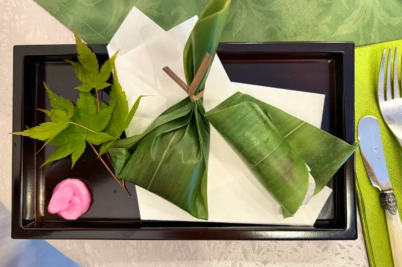 黒塀 茶フタヌーン_春の名残と初夏の始まりの笹寿司二種