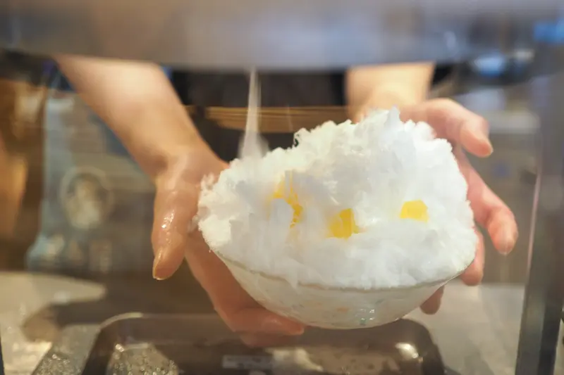 町屋カフェ金多屋　かき氷調理