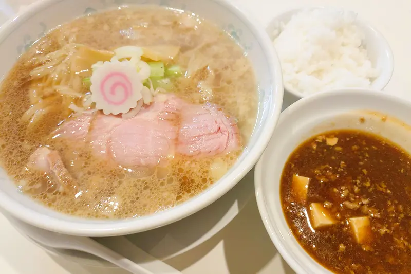 麺笑飯店_中華そばとライスと麻婆豆腐