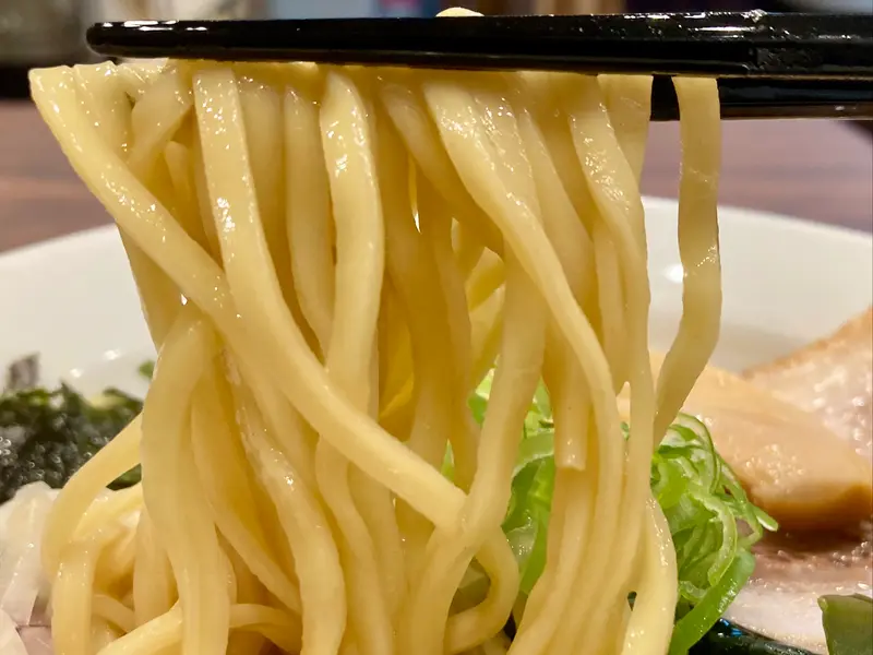 ラーメンの館 輝_ストレート麺