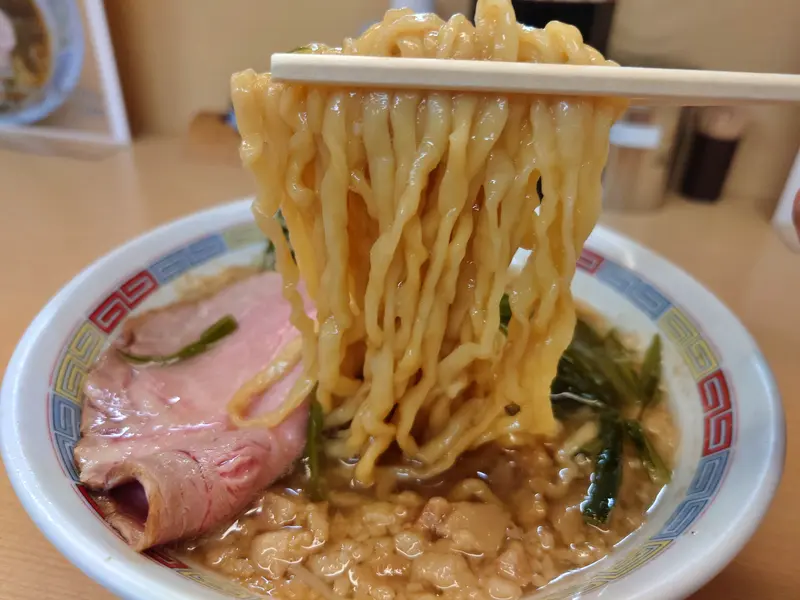 煮干鰮らーめん圓_圓_背脂煮干鰮らーめん_麺