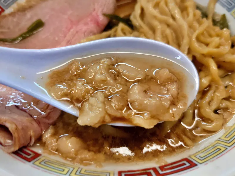 煮干鰮らーめん圓_圓_背脂煮干鰮らーめん_スープ