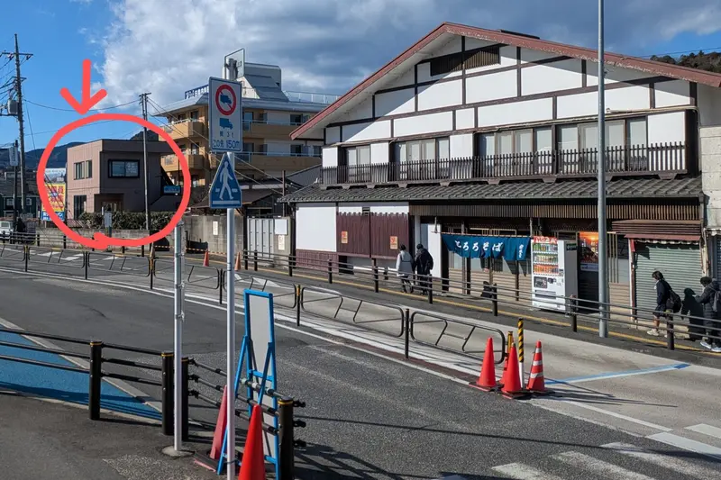 ごきげんBAKE_高尾駅北口から見た外観