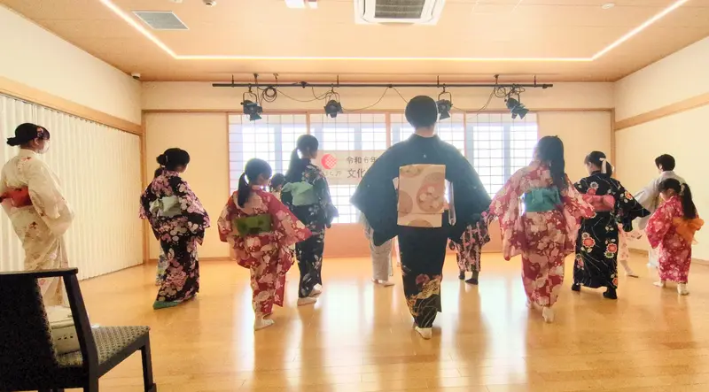 花柳菊小太郎先生に習う『伝統文化こども日本舞踊教室』