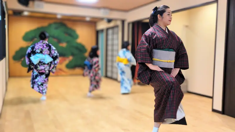 花柳菊小太郎先生に習う『伝統文化こども日本舞踊教室』