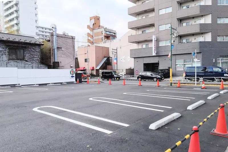 セブンイレブン千人町1丁目店_駐車場