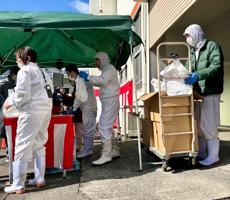 ワタナベ食品 販売中従業員さん