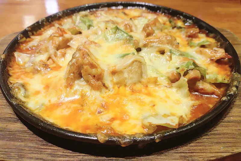 四季彩 里やま_韓国料理で人気の「チーズタッカルビ」