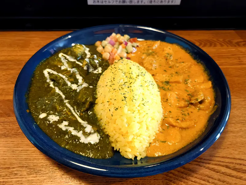 CURRY LOUNGE ハーフ&ハーフ_あいがけカレー_シーフードカレー_サグチキンカレー