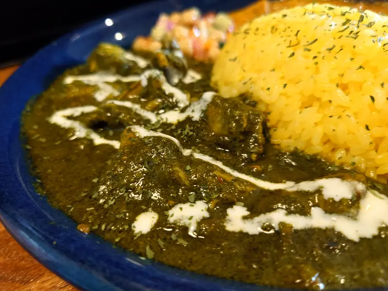 CURRY LOUNGE ハーフ&ハーフ_あいがけカレー_シーフードカレー_サグチキンカレー