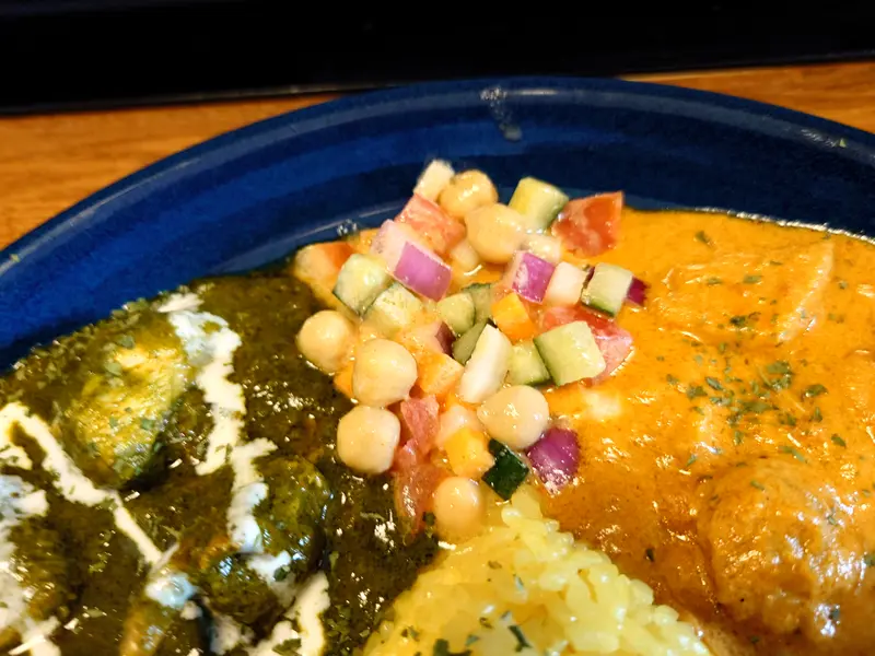 CURRY LOUNGE ハーフ&ハーフ_あいがけカレー_シーフードカレー_サグチキンカレー