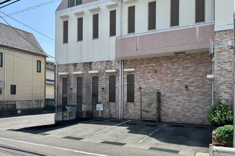 稲荷湯 駐車場