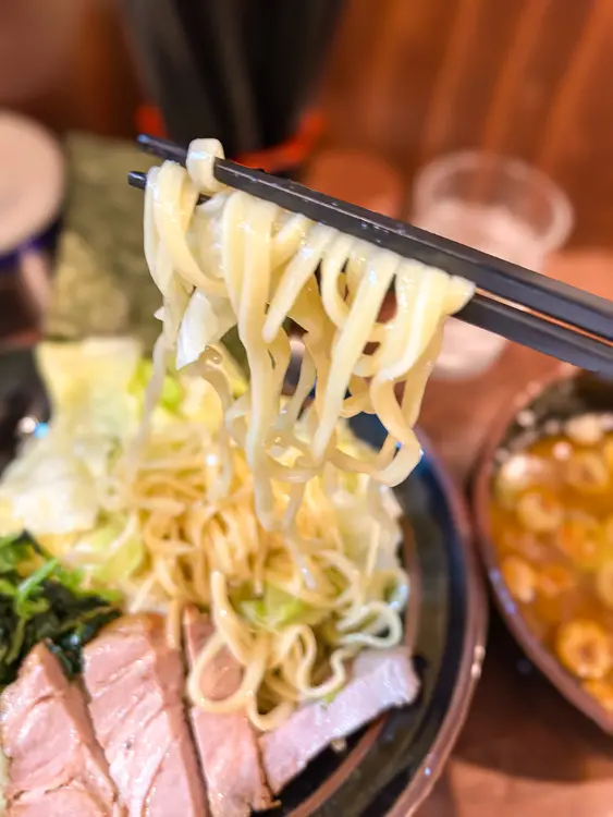 家系ラーメン_まるに家_麺