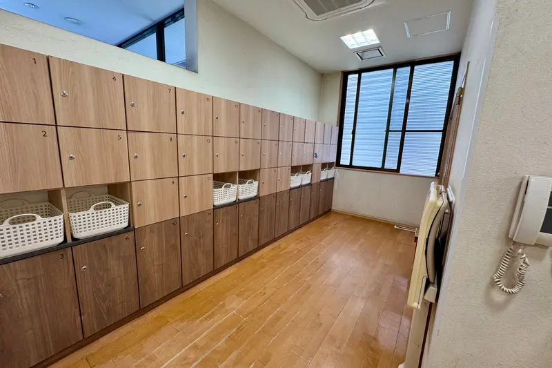 稲荷湯 1階脱衣場