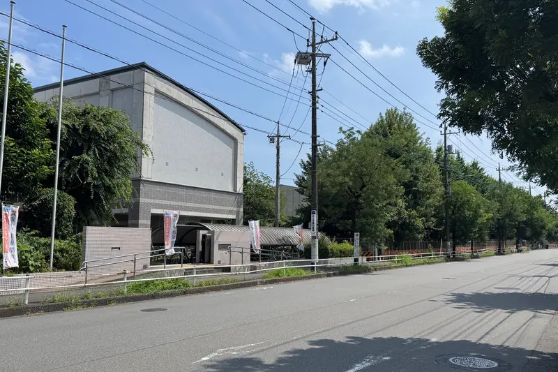 甲の原体育館プール外観