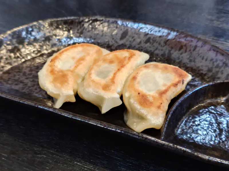 らぁ麺井上商店_肉汁溢れる焼餃子