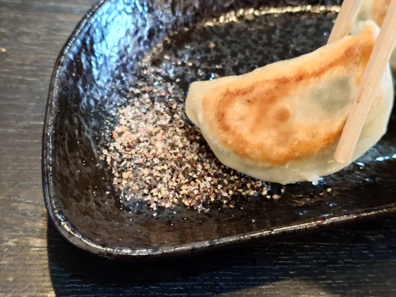 らぁ麺井上商店_肉汁溢れる焼餃子