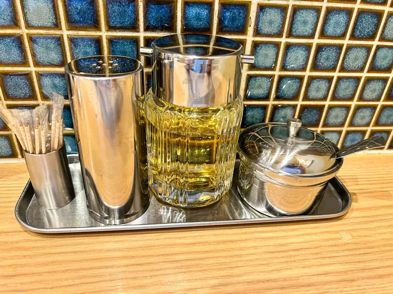 中華そばえにし_卓上調味料