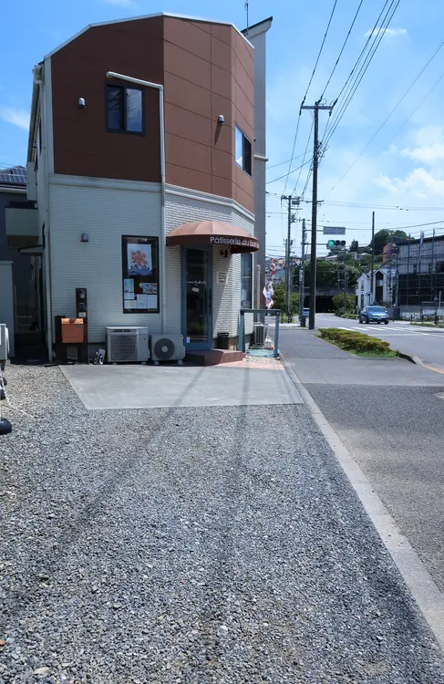 パティスリーデュボンタン_外観_駐車スペース
