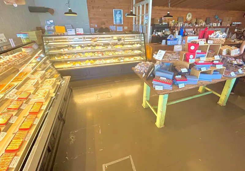 アトリエバーゼル_店内全体