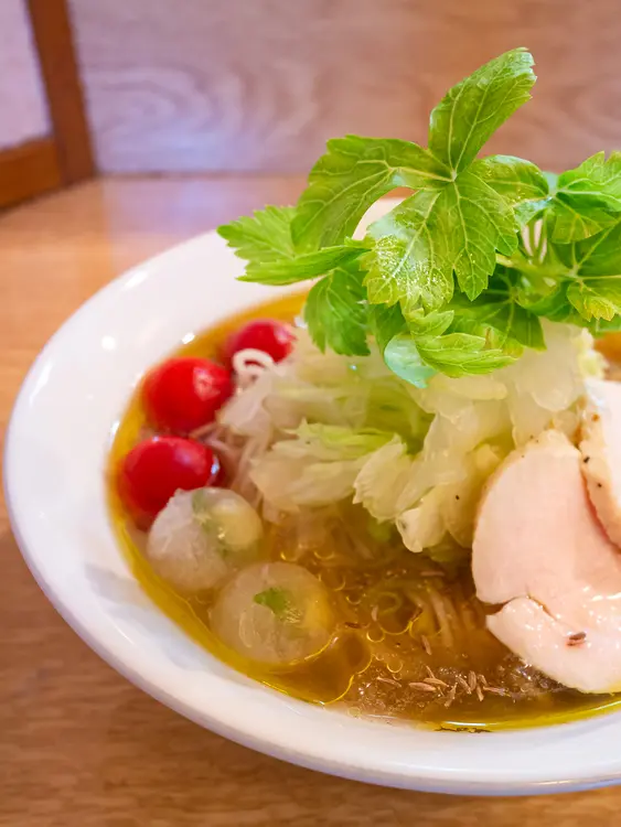 八王子ラーメン_あずき_セロリ麺