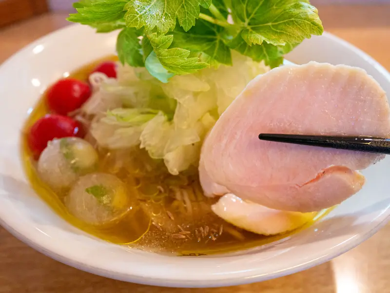 八王子ラーメン_あずき_セロリ麺_鶏チャーシュー
