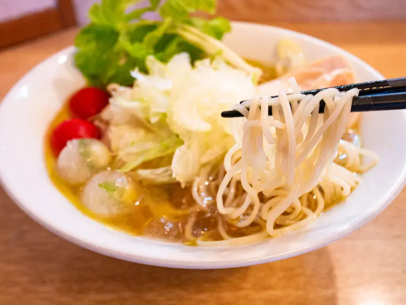 八王子ラーメン_あずき_セロリ麺_普通麺