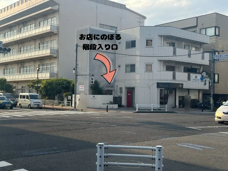 升階茶寮 少しだけ勇気がいる階段口
