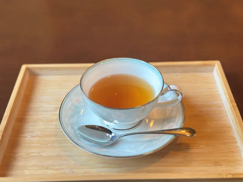 升階茶寮 柔らかく淡い色調の国産紅茶