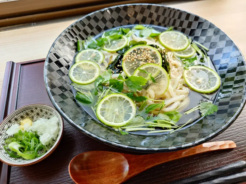 自家讃岐麺処いち撚_レモン冷かけうどん