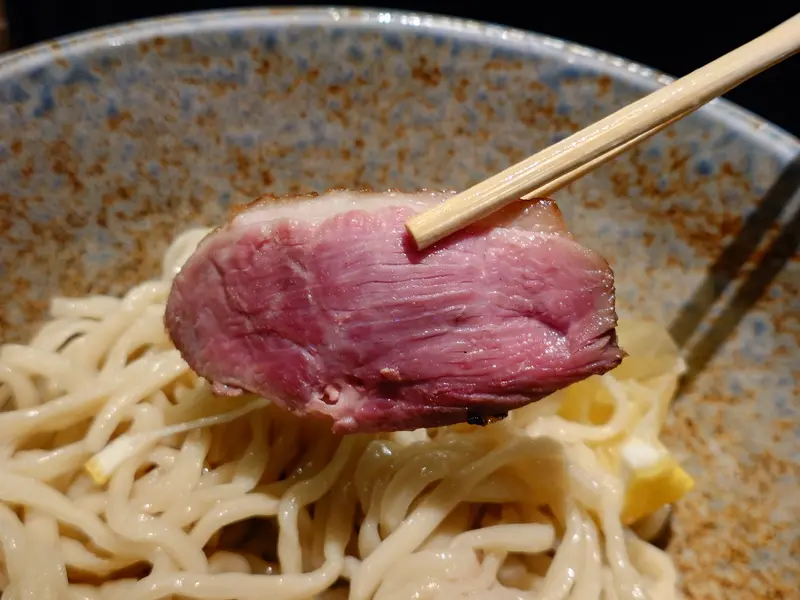鴨中華そば楓_炭焼鴨肉手もみつけめん