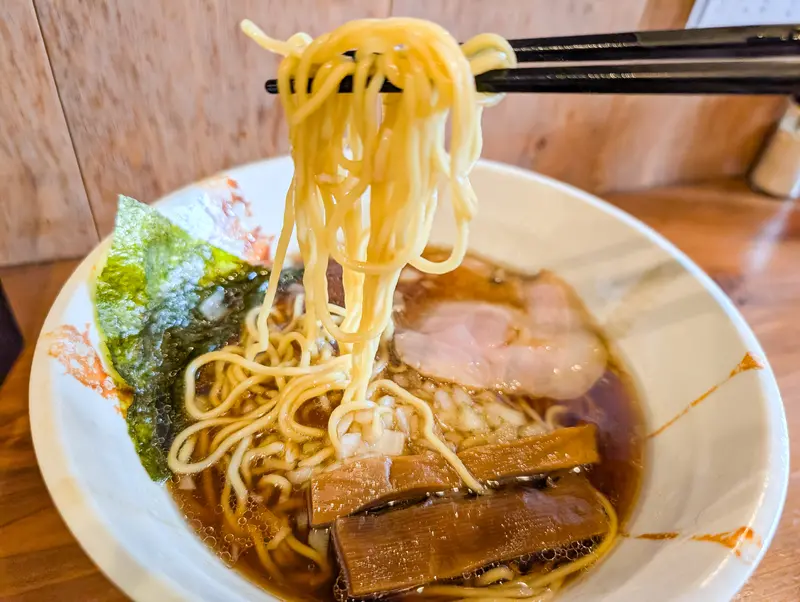 ラーメンの麺リフト