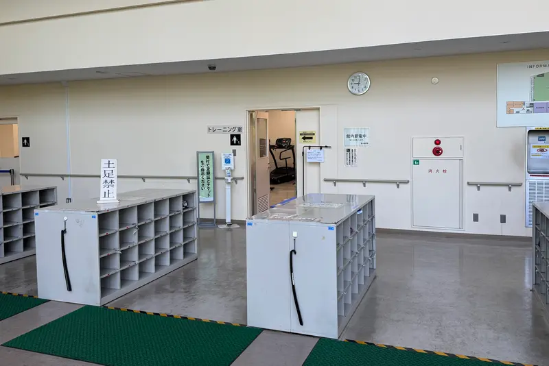 富士森体育館トレーニング室　入口