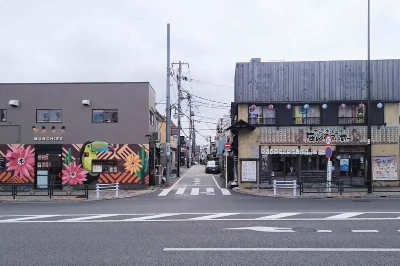 「なんくるないさー」と「MUNCHIES」の間の通りにある「らーめんいち」