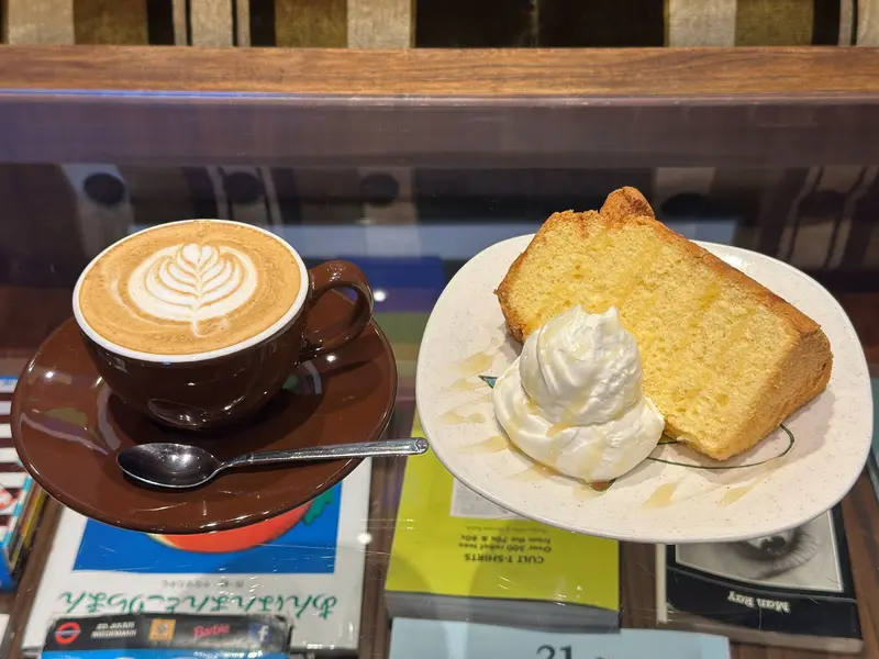 LAMP COFFEE　珈琲シナモンミルクティー　シフォンケーキ