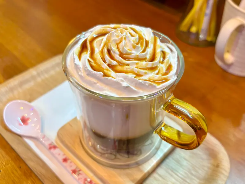 ハンドメイドカフェSAKU_黒糖カフェオレ寄り