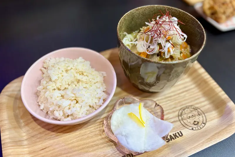 ハンドメイドカフェSAKU_野菜たっぷり豚汁セット
