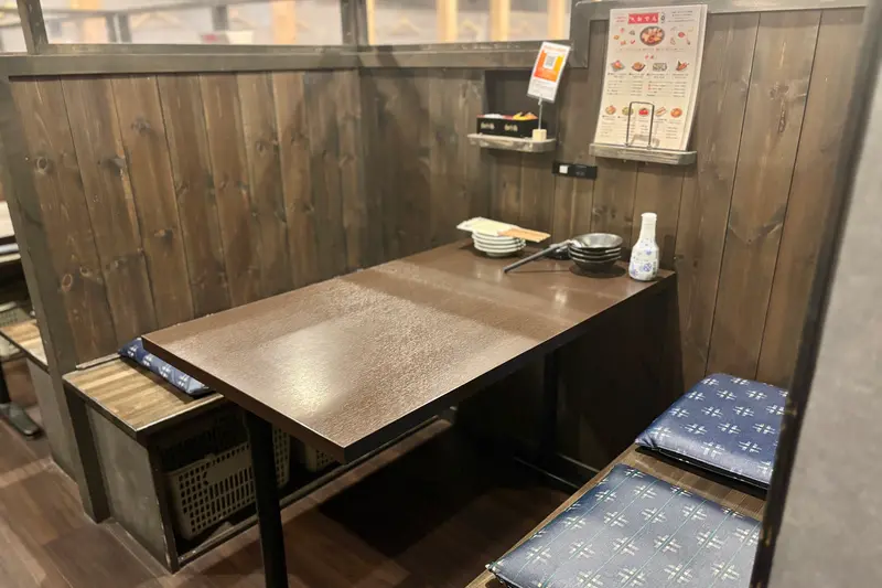 呼炉凪来八王子店_テーブル席