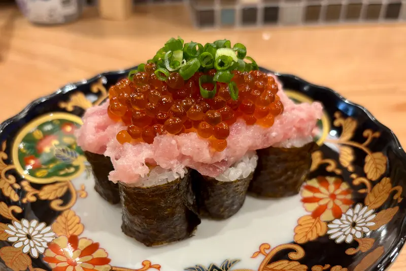 呼炉凪来八王子店_ねぎトロといくらの他人寿司