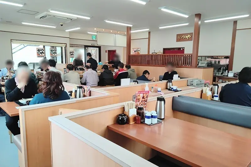 かつや八王子大和田店の店内の様子