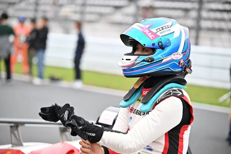 Moe Drive_レーサー樋渡舞さん