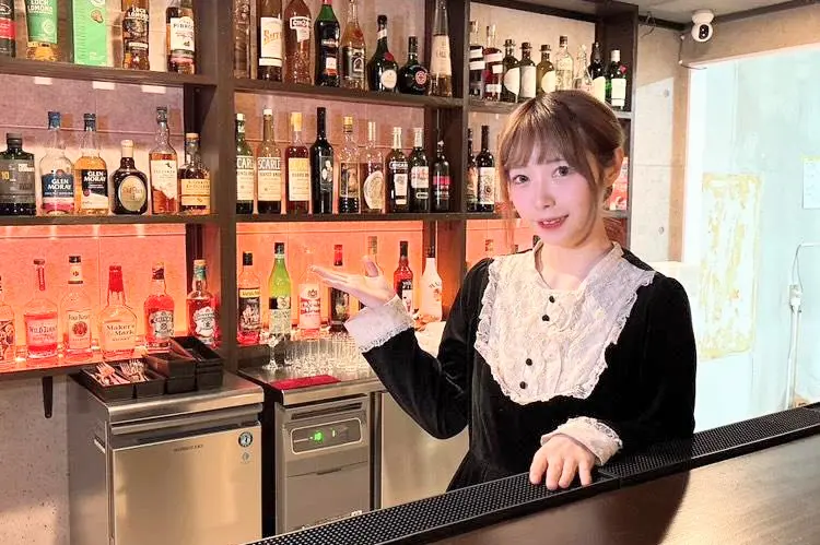 BAR天国の店主「なの小夕子」さん