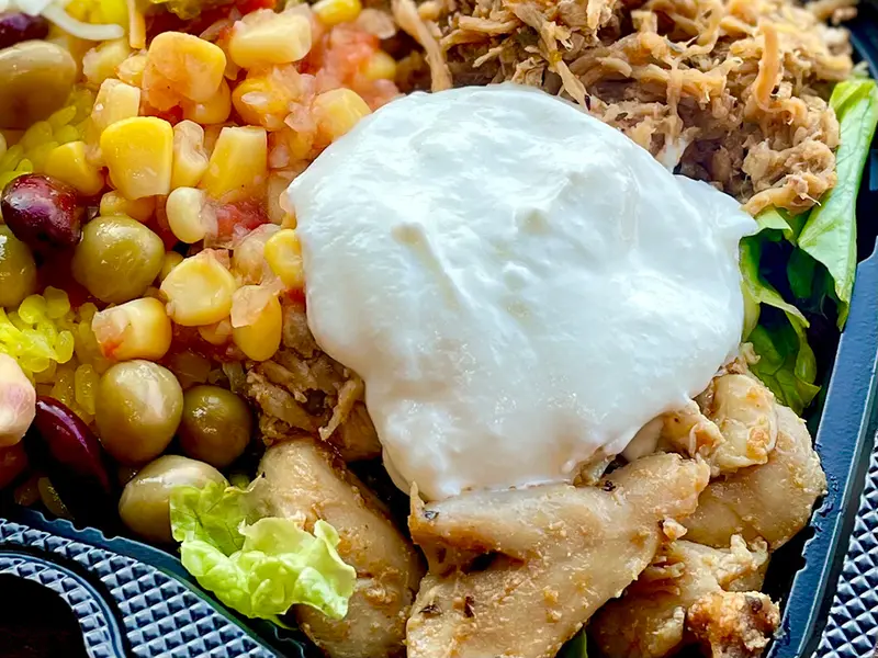 ほどよくさわやかな酸味のサワークリームは、食欲を掻き立てつつ、さっぱりといただける最高のアクセント！