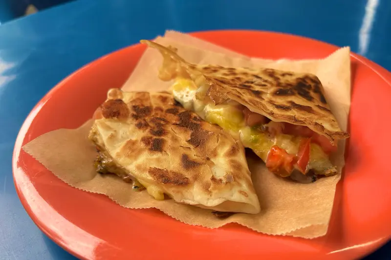 HOMETOWNGROCERIES_ケサディーヤ