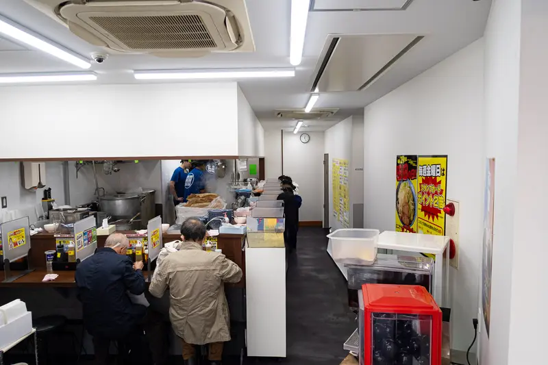 ラーメン田田 店内