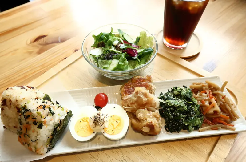 Deep Forest_おむすびプレート_ドリンク