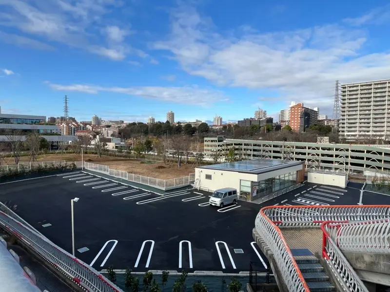セブン-イレブン八王子南大沢４丁目店_駐車場
