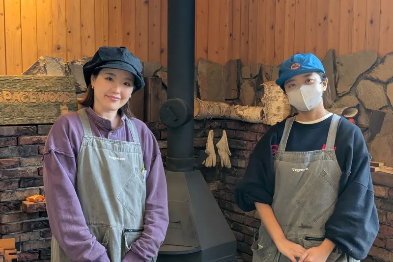 Vegeware Café_店主のふみなさん、店主のもにかさん