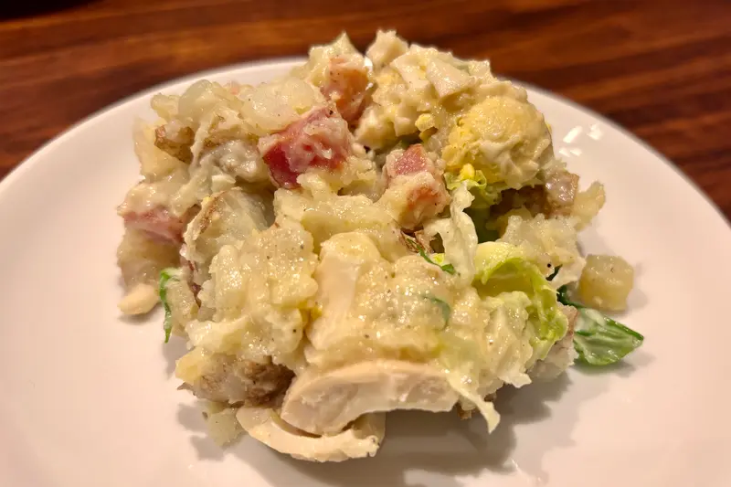 肉バル Meat Up_ポテトサラダ調理